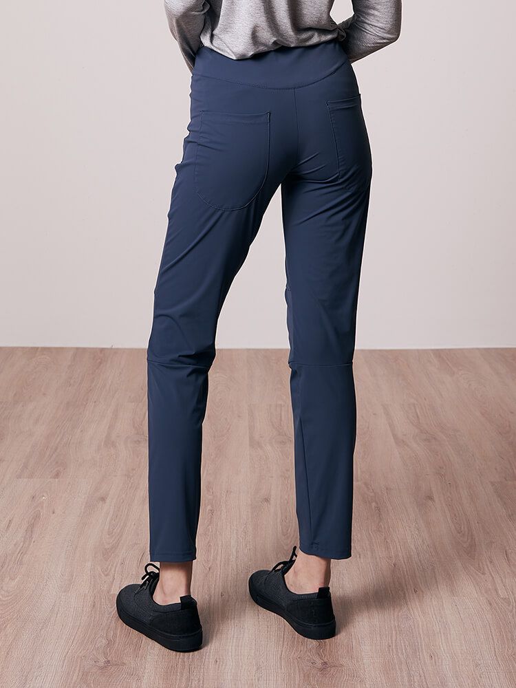 2096f-econyl-ultra-light-pants-ladies-dark-blue-astudio-03