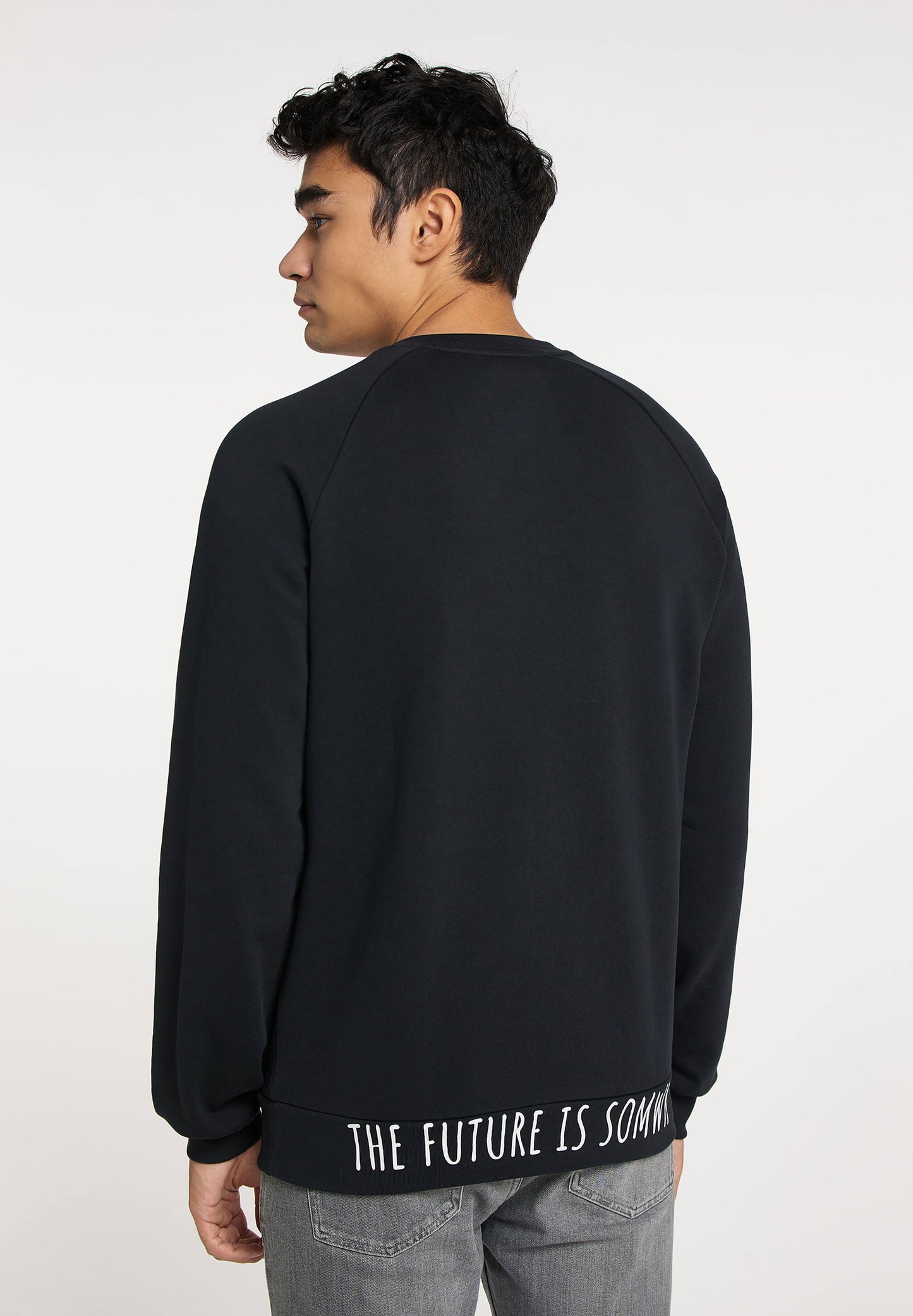 REFRESH SWEATER