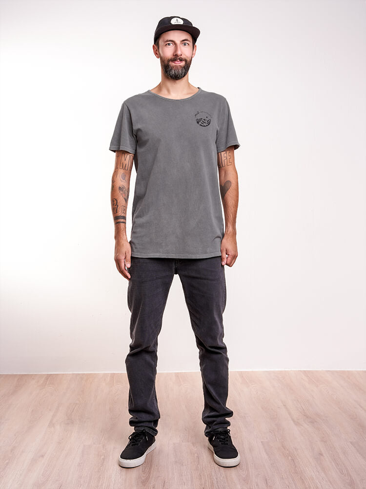 bleed-clothing-2304-natural-dye-t-shirt-grey-studio-01