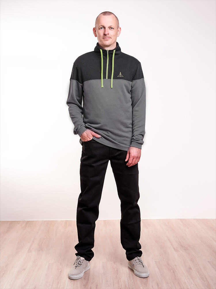 bleed-clothing-2321-plant-based-super-active-sweater-grey-studio-01
