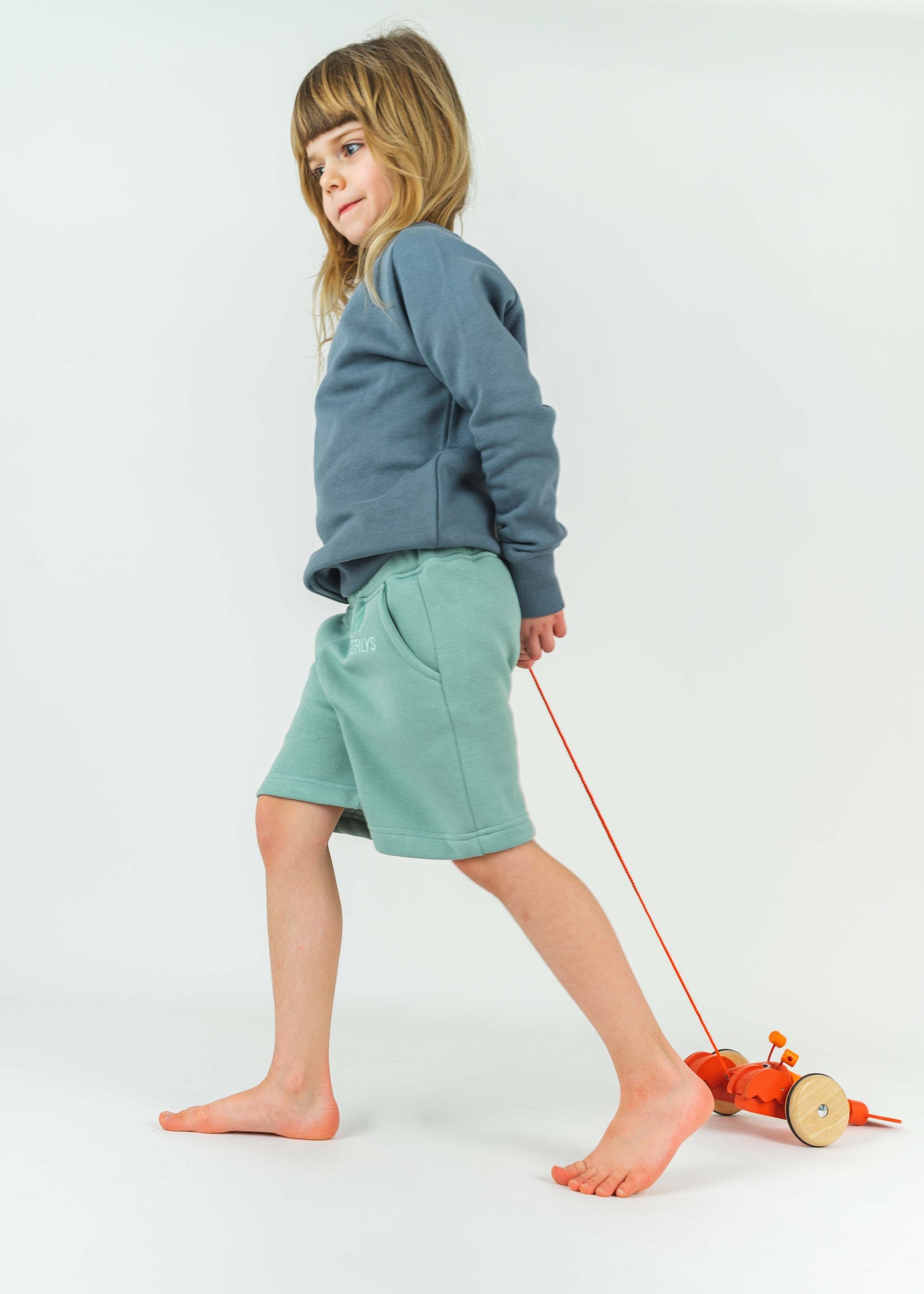 Unser Model Paulina ist <strong>108 cm</strong> groß und trägt <strong>Größe 110-116</strong>.#