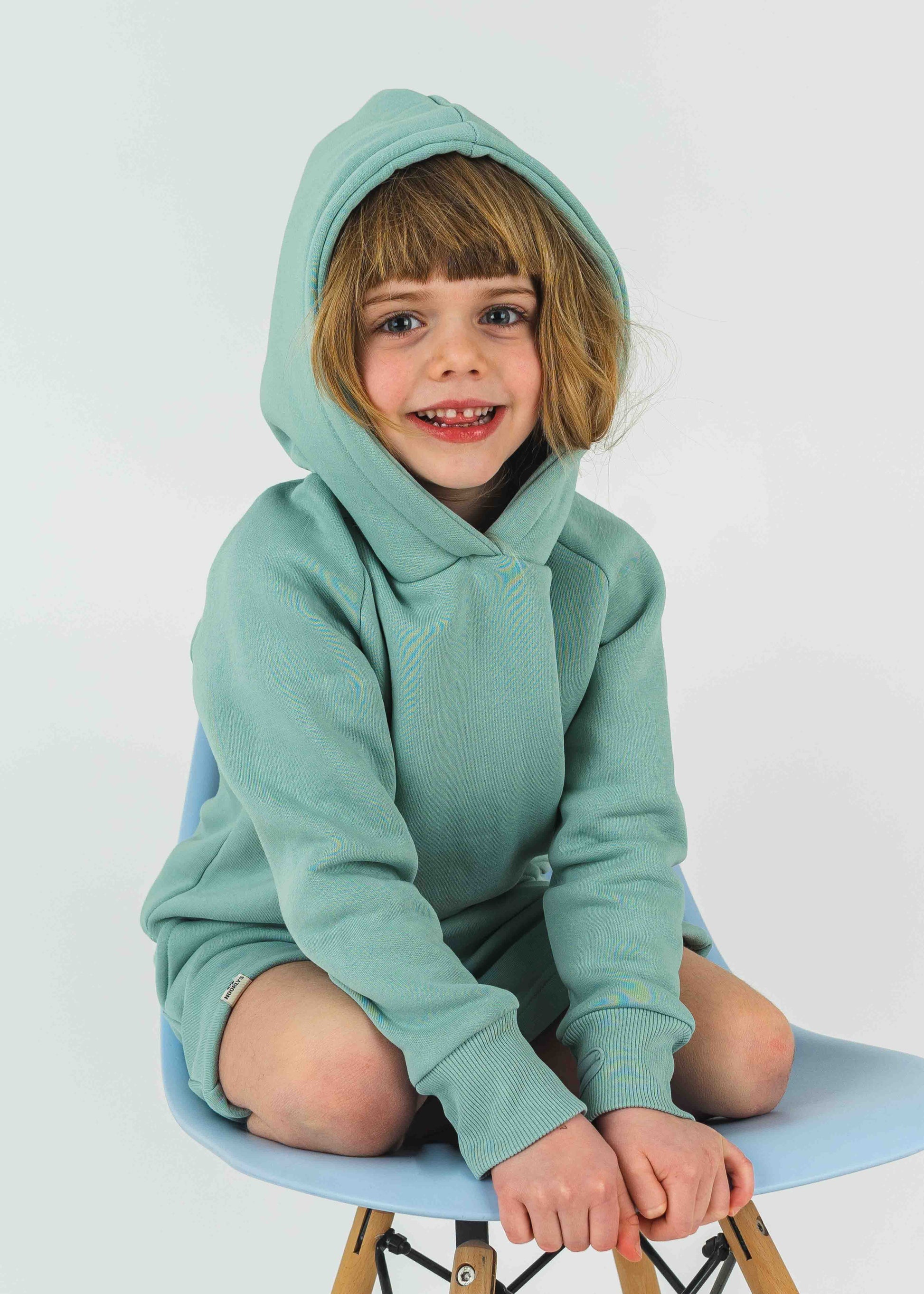 Unser Model Paulina ist <strong>108 cm</strong> groß und trägt <strong>Größe 110-116</strong>.#