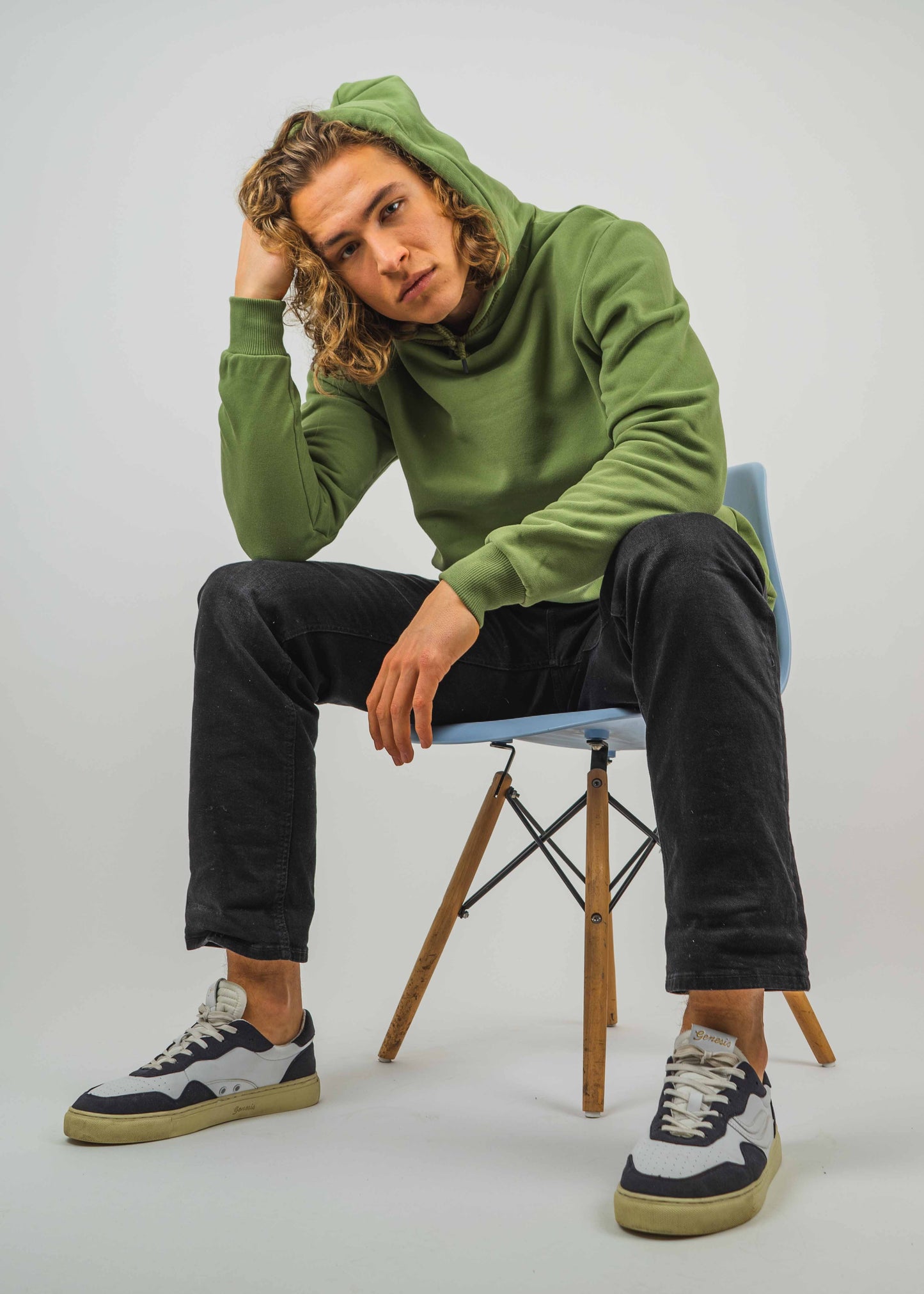 Unser Model Leander ist <strong>190 cm</strong> groß und trägt <strong>Größe L</strong>.#
