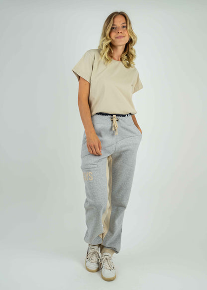 Unser Model Amelie ist <strong>176 cm</strong> groß und trägt <strong>Größe XS</strong>.#